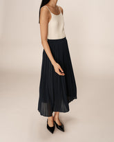 Grace & Mila - Skirt PLISSE - Navy - Boutique Adam & Eve marque canadienne, marque québécoise